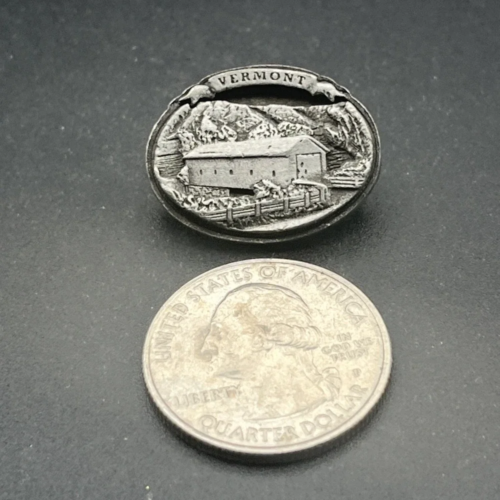 Vermont USA Silver Tone Eastern Illustrating Lapel Hat Pin‎